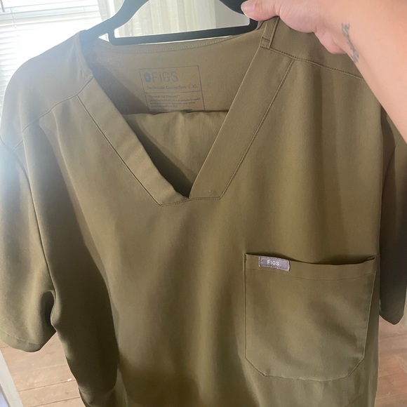 Mens Figs scrubs - Picture 8 of 11